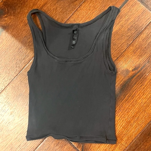 SKIMS WOMEN’S RIBBED CROP TANK TOP, SIZE MEDIUM, BLACK - Picture 1 of 7
